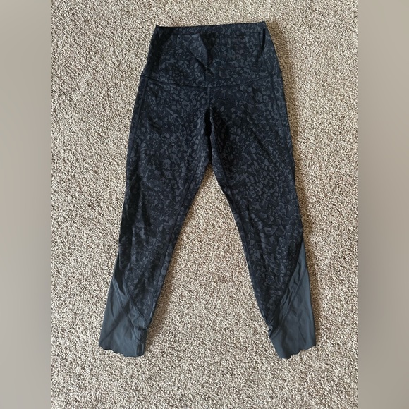 Lululemon crop leggings size 6 - Picture 1 of 4